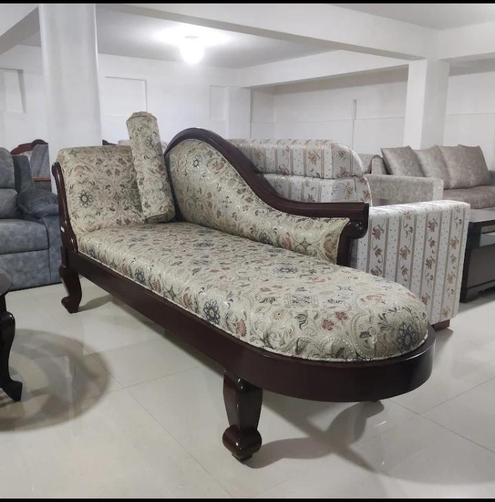 Royale Classical Carved Diwan Chaise Lounge with Bolster