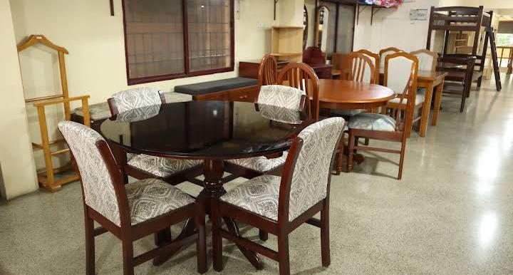 Royale 6-Seater Oval Dining Suite with Glass Top
